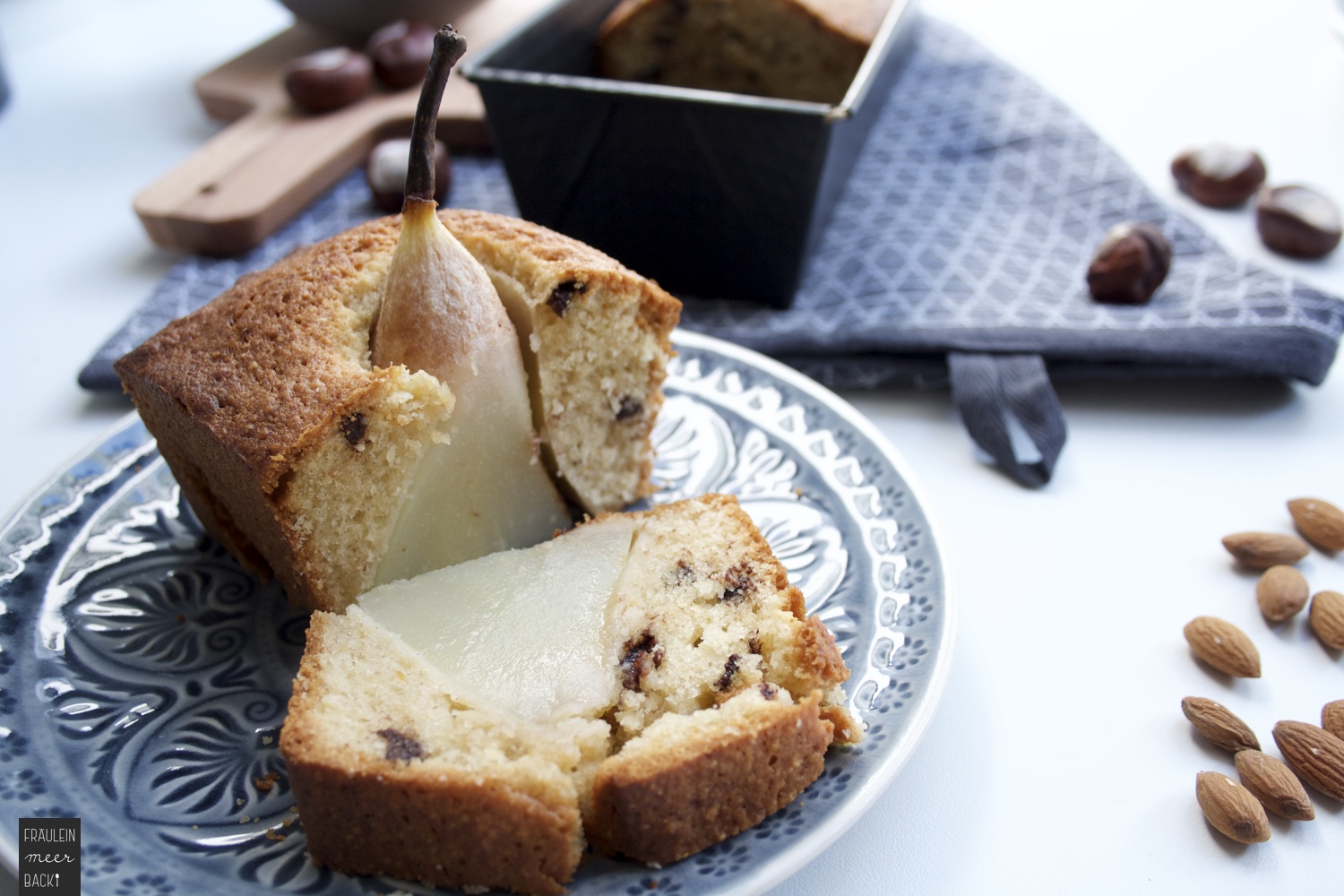 Fruchtiger Nuss-Kuchen mit ganzen Birnen - Fräulein Meer backt