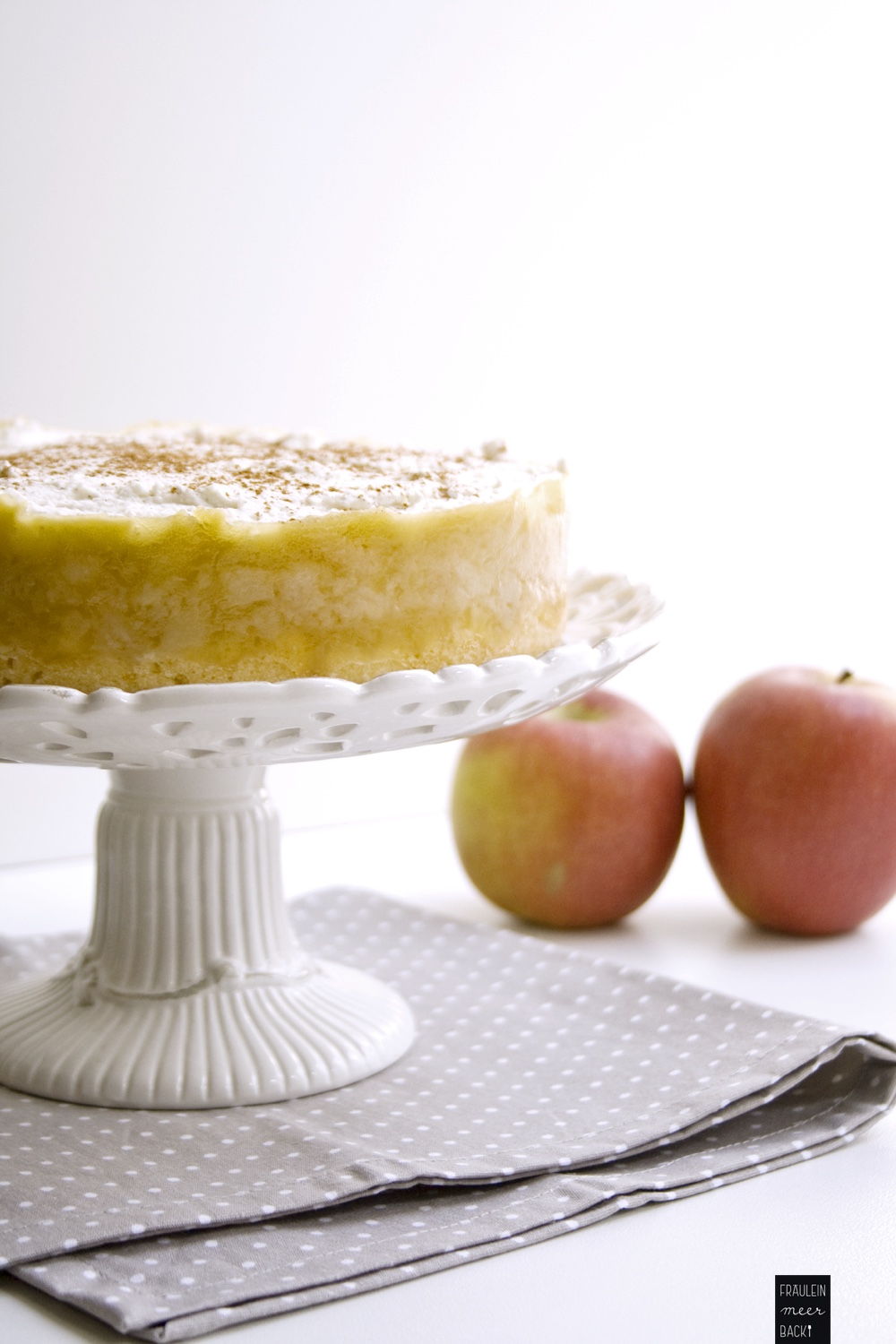 fraeulein-meer-backt-apfeltorte-mit-vanille-zimt-sahne