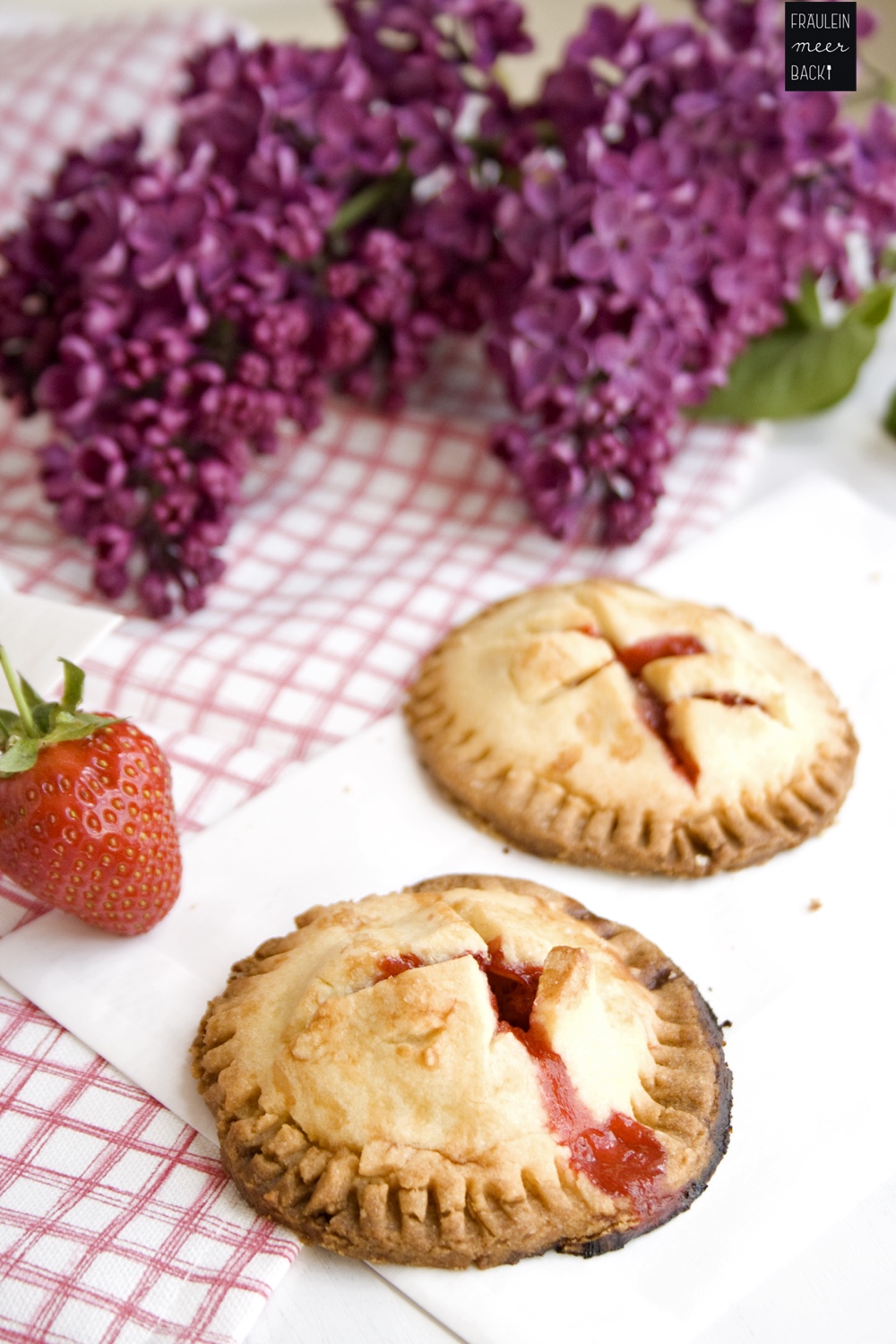 fraeulein-meer-backt-erdbeer-mini-pies