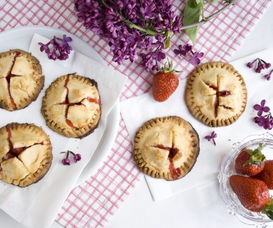 fraeulein-meer-backt-erdbeer-mini-pies