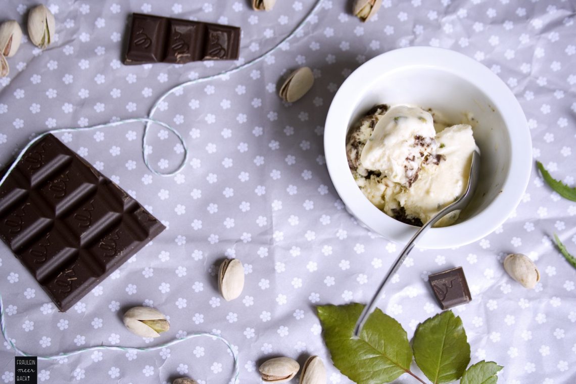 fraeulein-meer-backt-pistazien-schokoladen-semifreddo