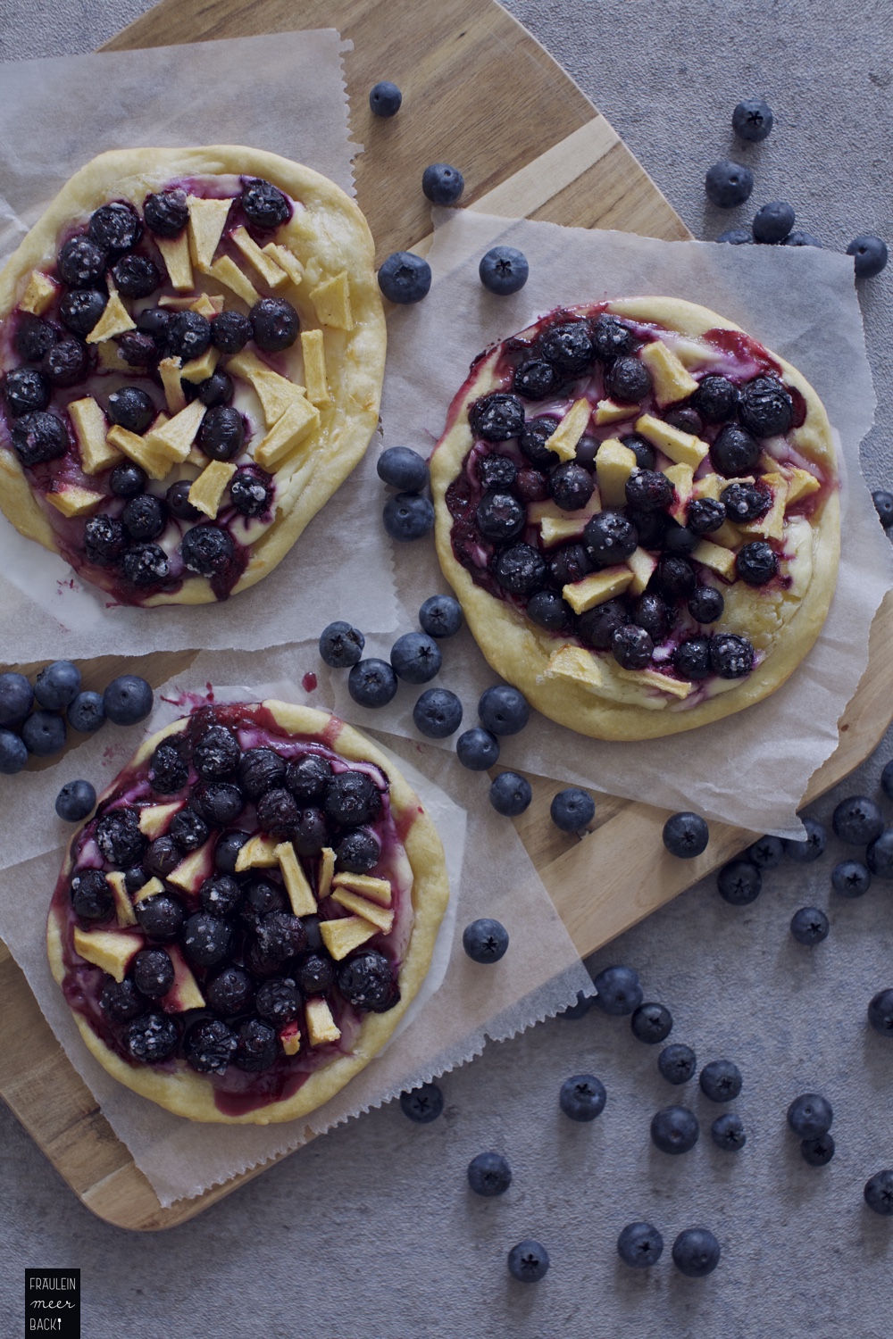 fraeulein-meer-backt-blaubeer-apfel-flammkuchen