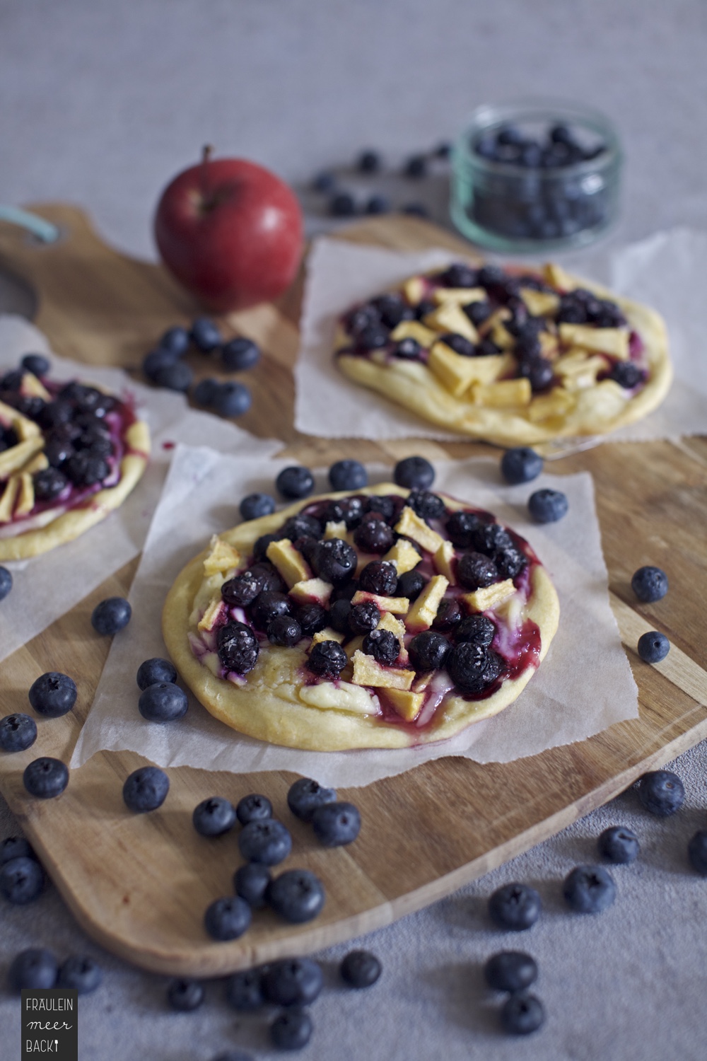 fraeulein-meer-backt-blaubeer-apfel-flammkuchen