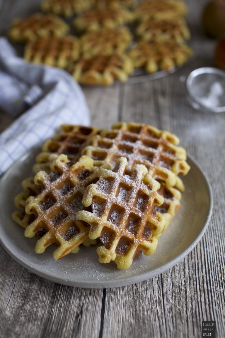 Belgische Waffeln mit Apfel - Fräulein Meer backt