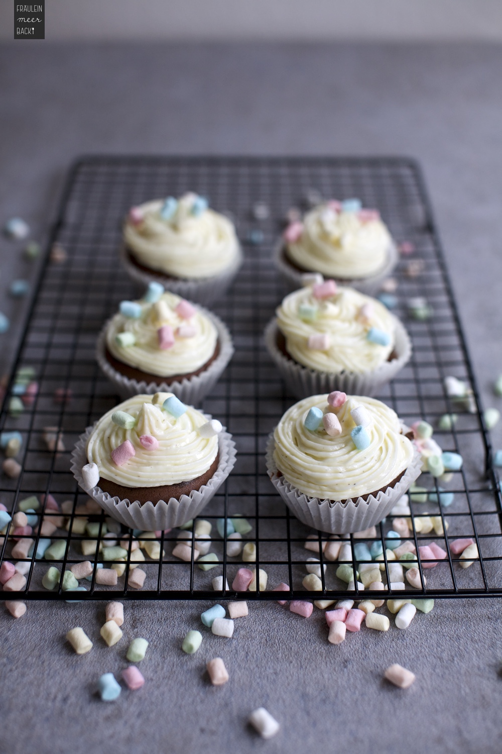 Fraeulein Meer backt Schoko Cupcakes mit Frischkaese Frosting