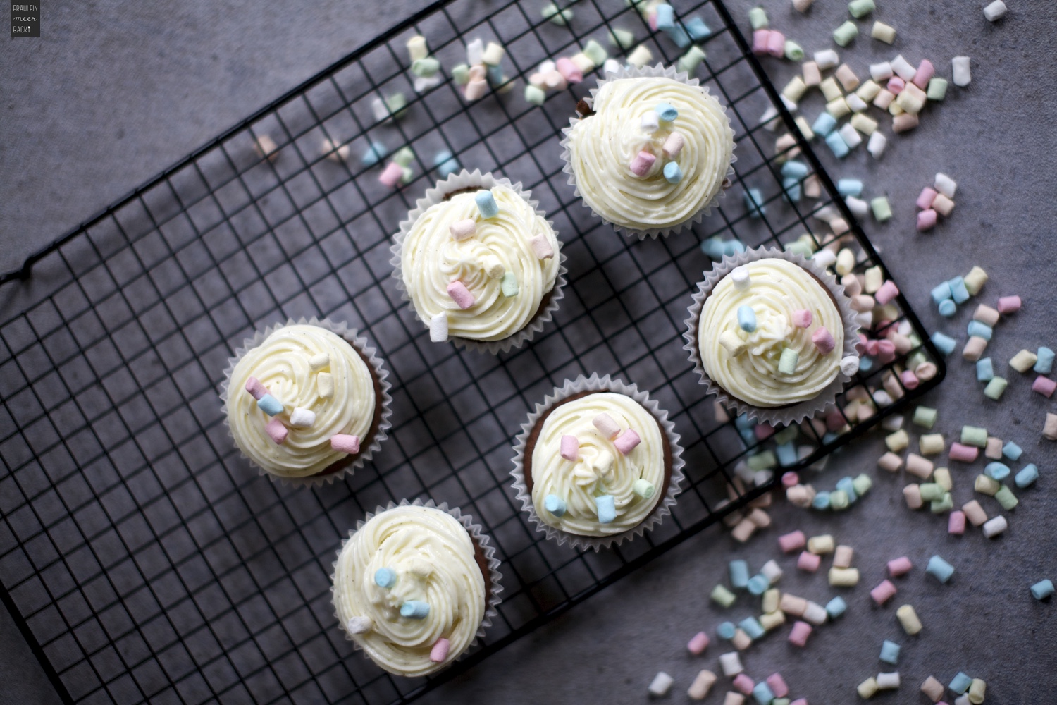 Fraeulein Meer backt Schoko Cupcakes mit Frischkaese Frosting