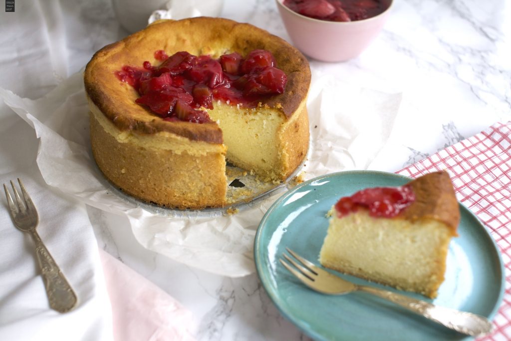 Käsekuchen mit Rhabarberkompott - Fräulein Meer backt