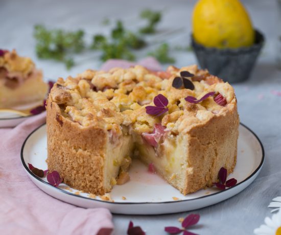 Fraeulein Meer backt Rhabarber Pudding Kuchen