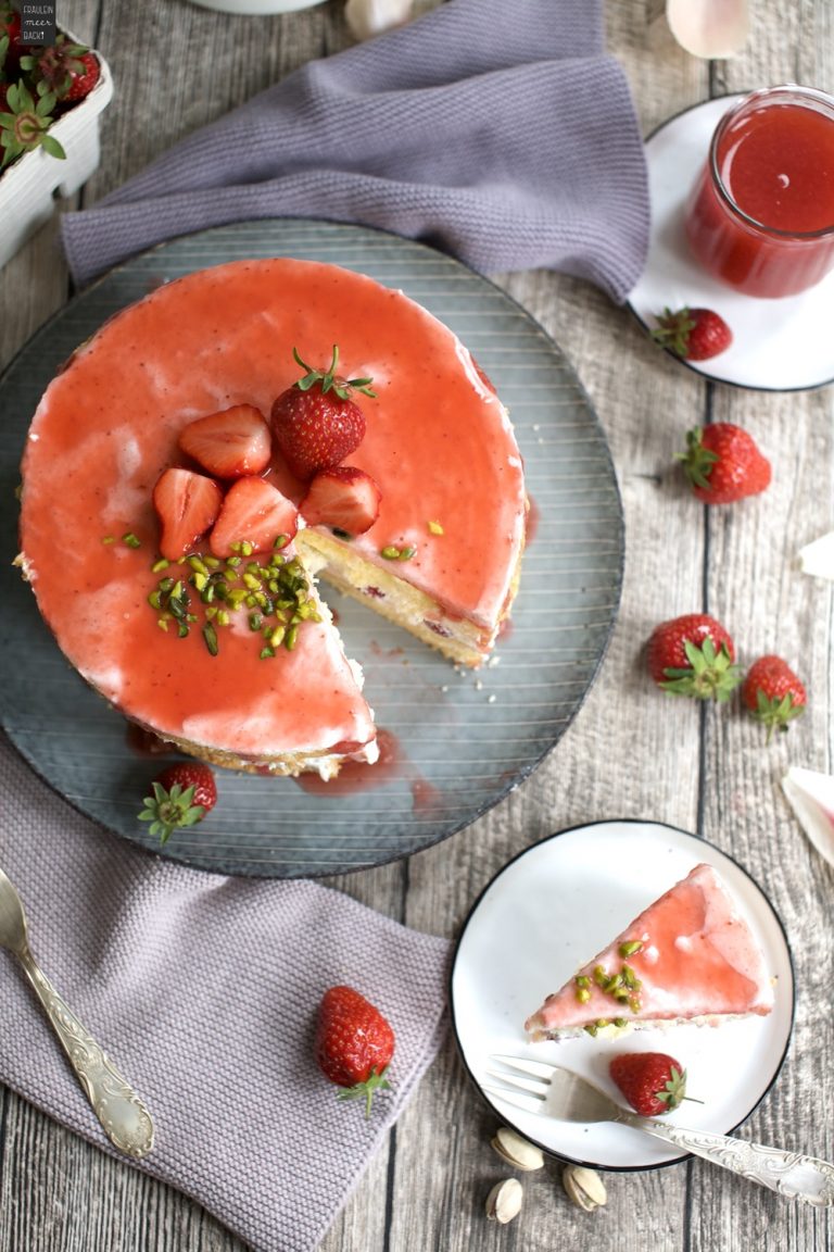 Erdbeer-Biskuit-Torte mit Joghurt - Fräulein Meer backt