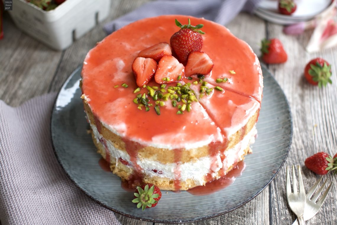 Fraeulein Meer backt Erdbeer Biskuit Torte