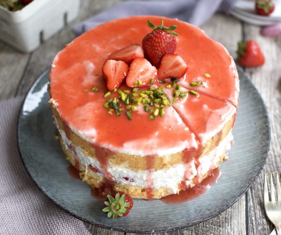 Fraeulein Meer backt Erdbeer Biskuit Torte