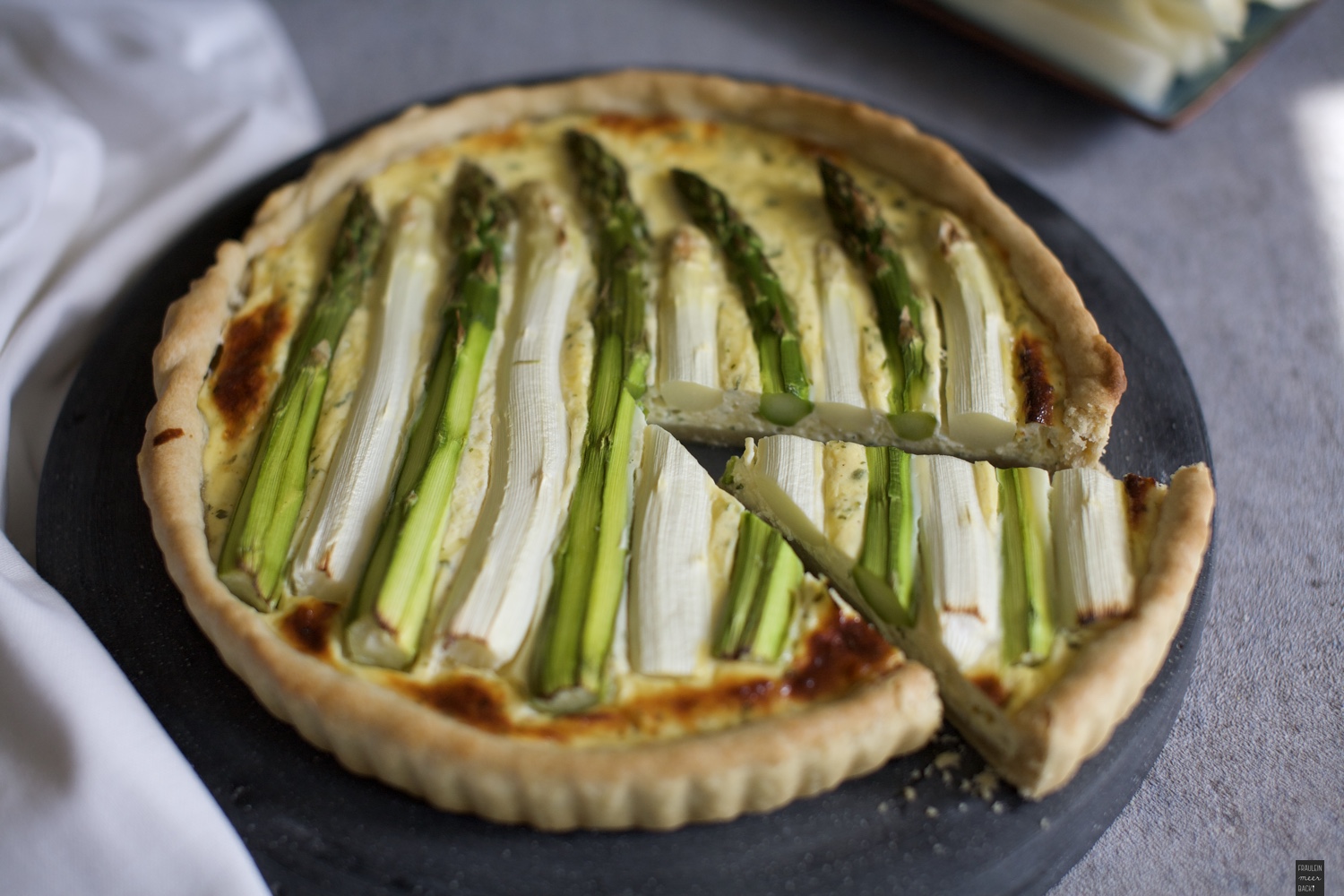 Spargel-Tarte mit grünem und weißem Spargel - Fräulein Meer backt