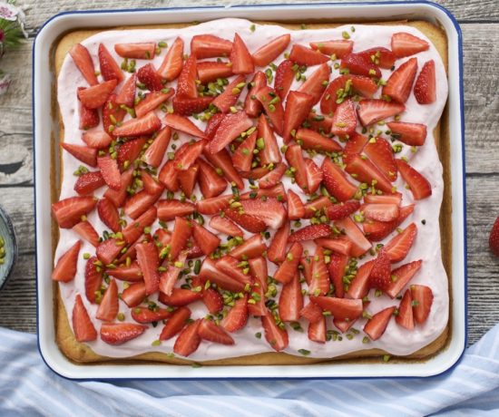 Fraeulein Meer backt Erdbeer-Quark-Blechkuchen