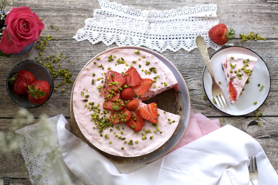 Fraeulein Meer backt No Bake Erdbeer-Joghurt-Torte