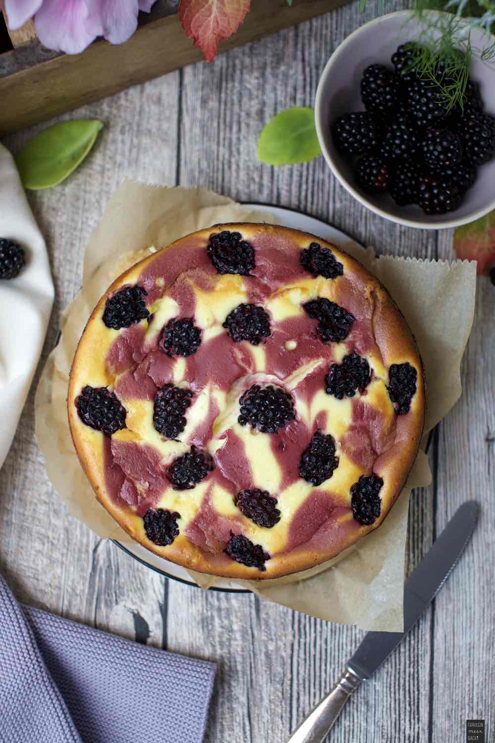 Käsekuchen mit Brombeeren - Fräulein Meer backt