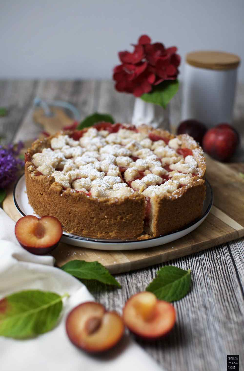 Pflaumen-Pudding-Kuchen mit Streuseln - Fräulein Meer backt