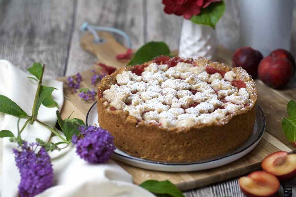 Pflaumen-Pudding-Kuchen mit Streuseln - Fräulein Meer backt