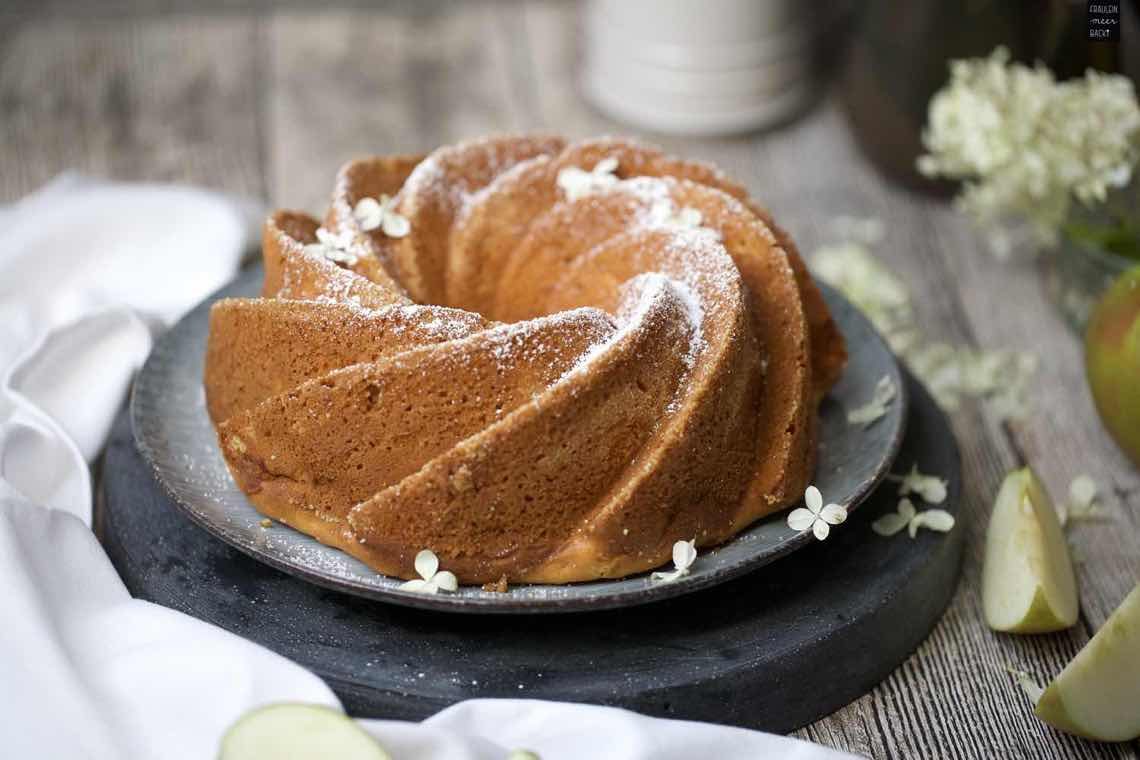 Fraeulein Meer backt Apfel Quark Guglhupf