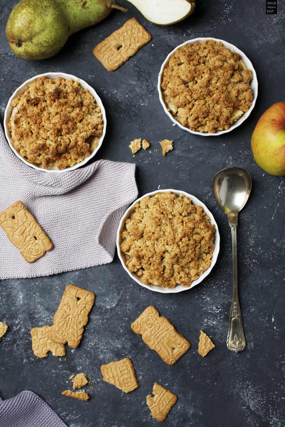 Apfel-Birnen-Crumble mit Walnüssen - Fräulein Meer backt