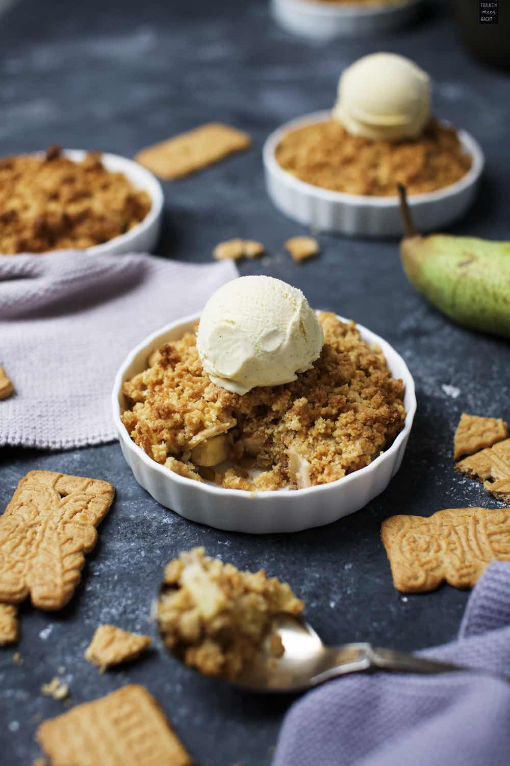 Apfel-Birnen-Crumble mit Walnüssen - Fräulein Meer backt