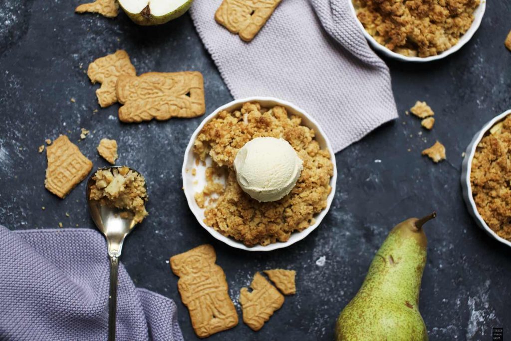 Apfel-Birnen-Crumble mit Walnüssen - Fräulein Meer backt