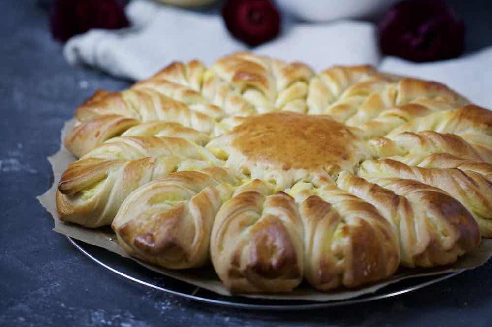 Fraeulein Meer backt Hefeblume mit Vanillepudding Eierlikör Füllung