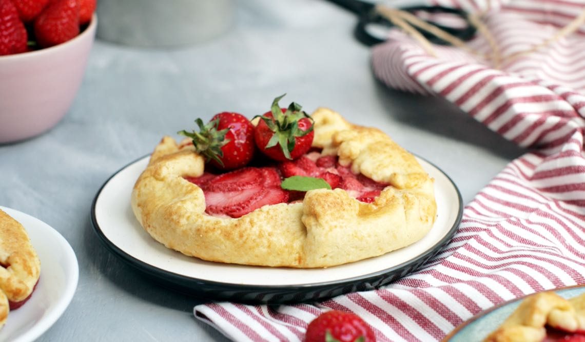 Fraeulein Meer backt Erdbeer Pudding Galette