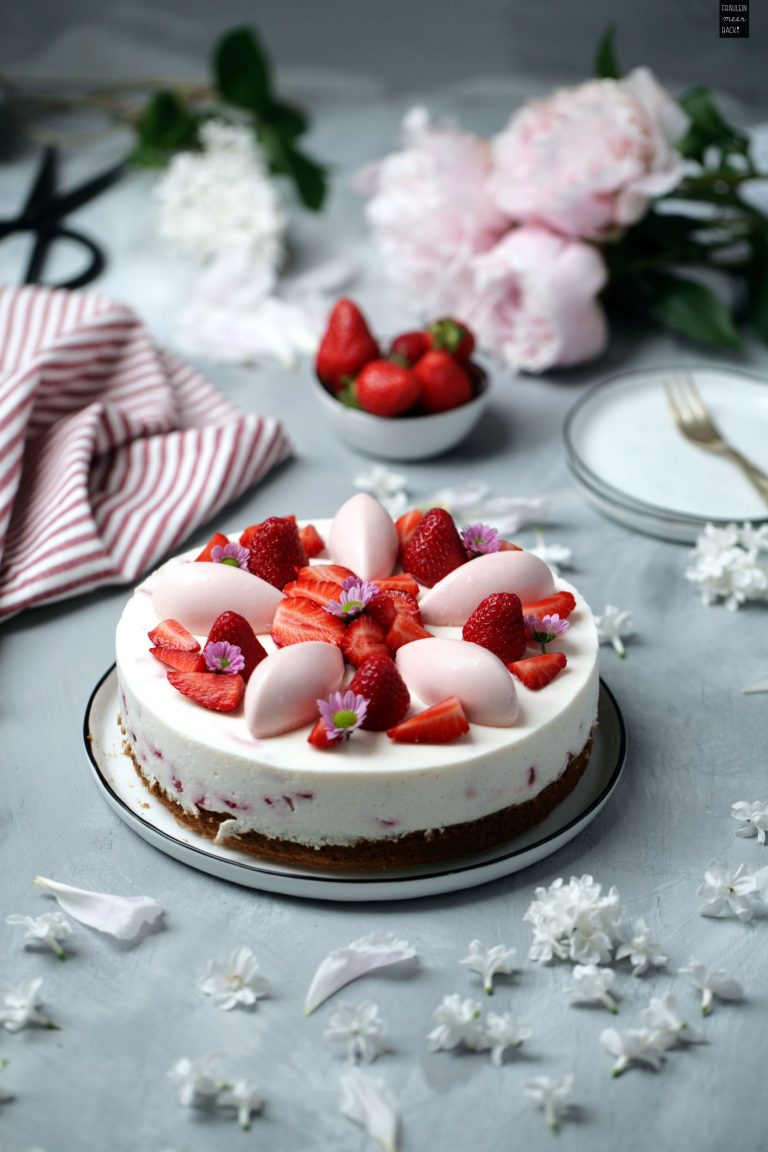 Erdbeermousse Joghurt Kuchen: Fruchtig und lecker - Fräulein Meer backt