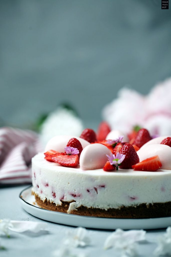 Erdbeermousse Joghurt Kuchen: Fruchtig und lecker - Fräulein Meer backt