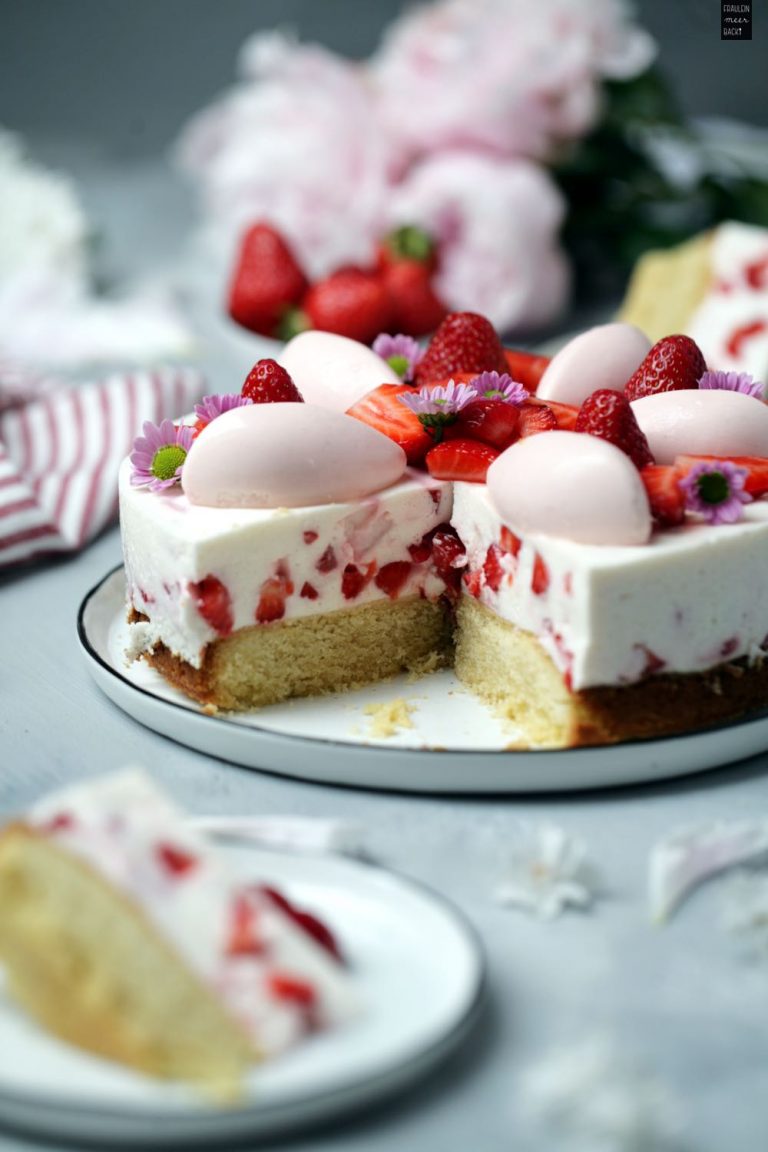 Erdbeermousse Joghurt Kuchen: Fruchtig und lecker - Fräulein Meer backt