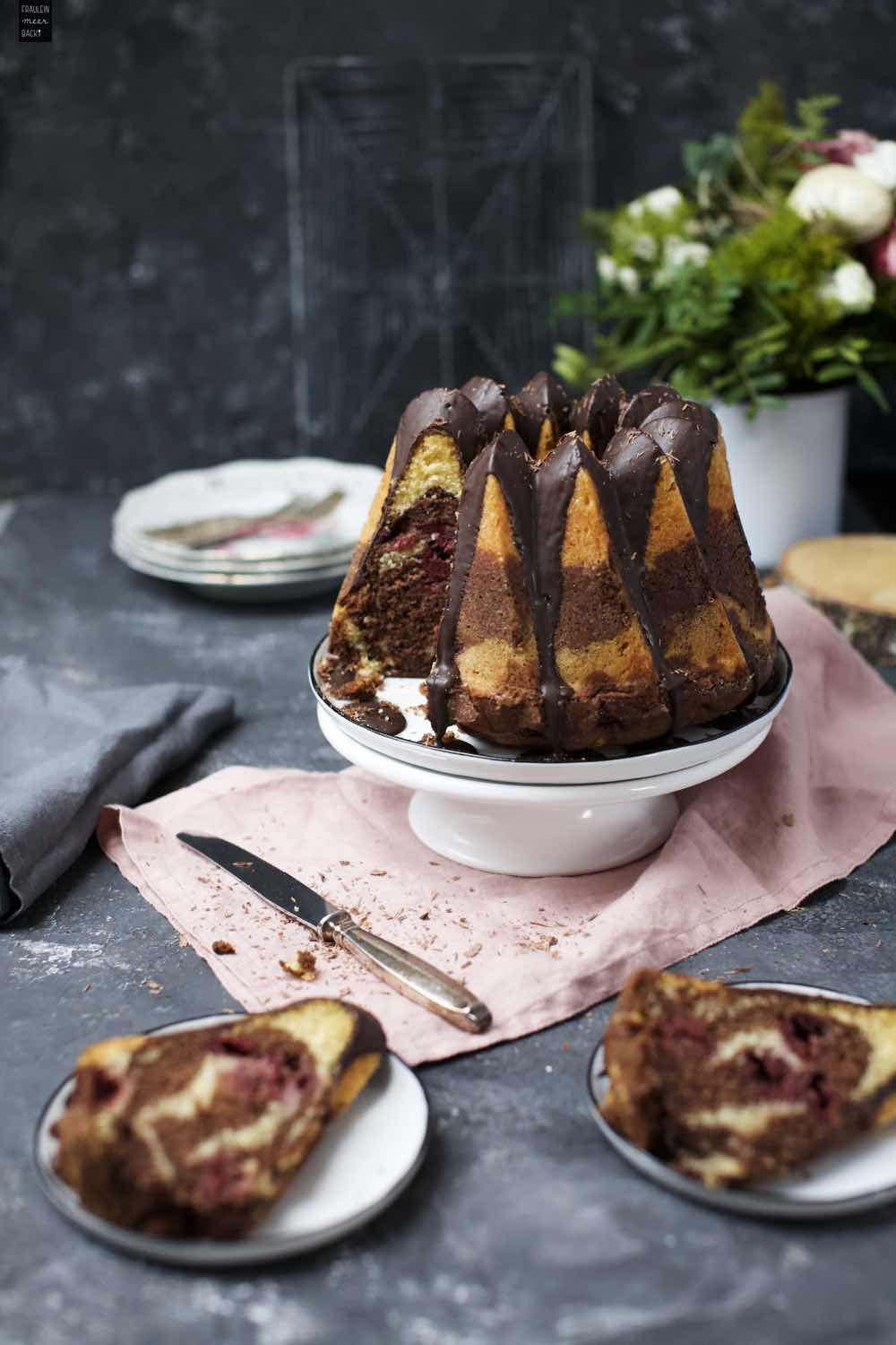 Fraeulein Meer backt Marmorkuchen mit Kirschen