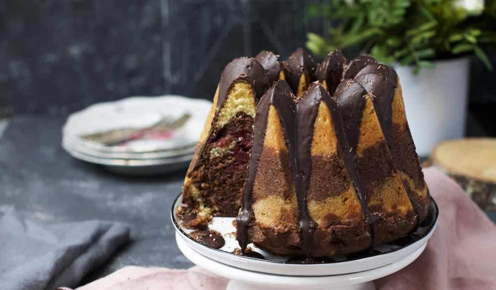 Fraeulein Meer backt Marmorkuchen mit Kirschen