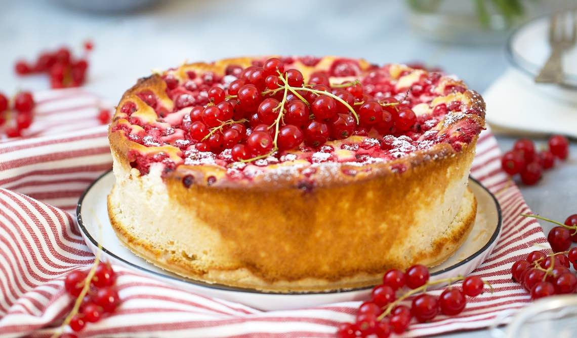 Fraeulein Meer backt Käsekuchen mit Johannisbeeren