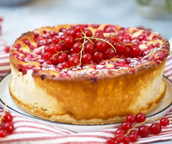 Fraeulein Meer backt Käsekuchen mit Johannisbeeren