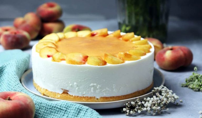 Joghurttorte mit Pfirsich: Fruchtig und cremig - Fräulein Meer backt