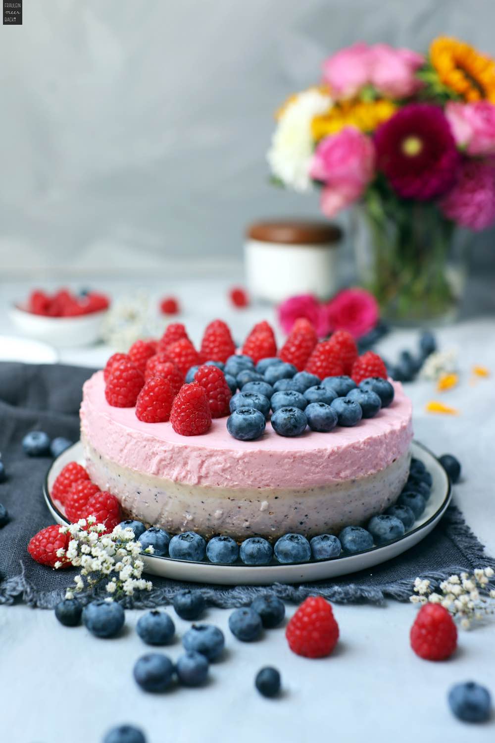 Fraeulein Meer backt No Bake Himbeer Blaubeer Kuchen 