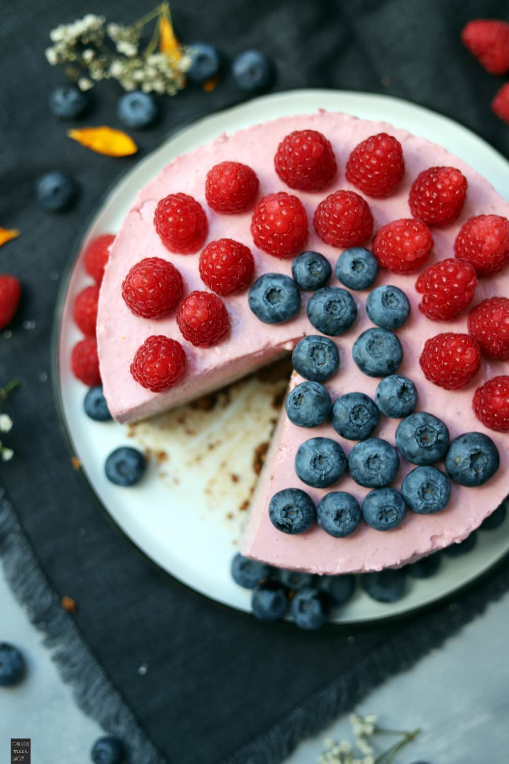 Fraeulein Meer backt No Bake Himbeer Blaubeer Kuchen 