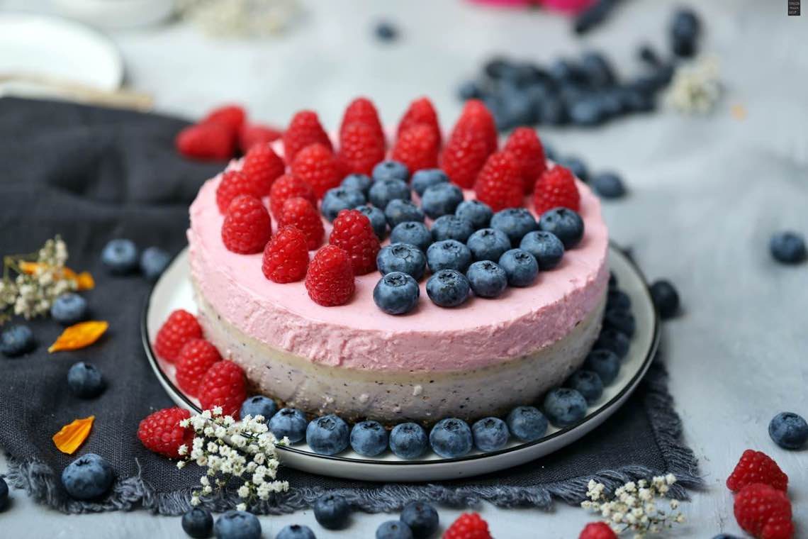 Fraeulein Meer backt No Bake Himbeer Blaubeer Kuchen