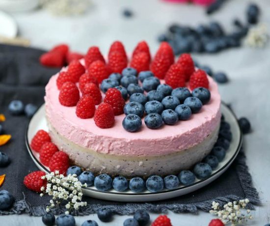 Fraeulein Meer backt No Bake Himbeer Blaubeer Kuchen