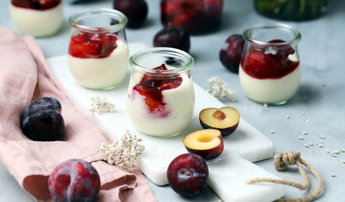 Fraeulein Meer backt Grießpudding mit Pflaumenkompott