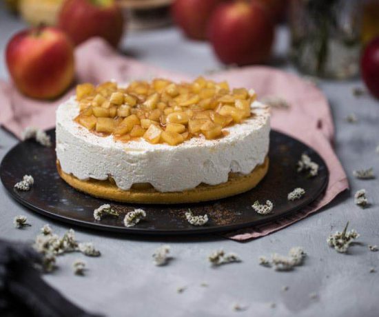 Fraeulein Meer backt Joghurttorte mit Apfelkompott