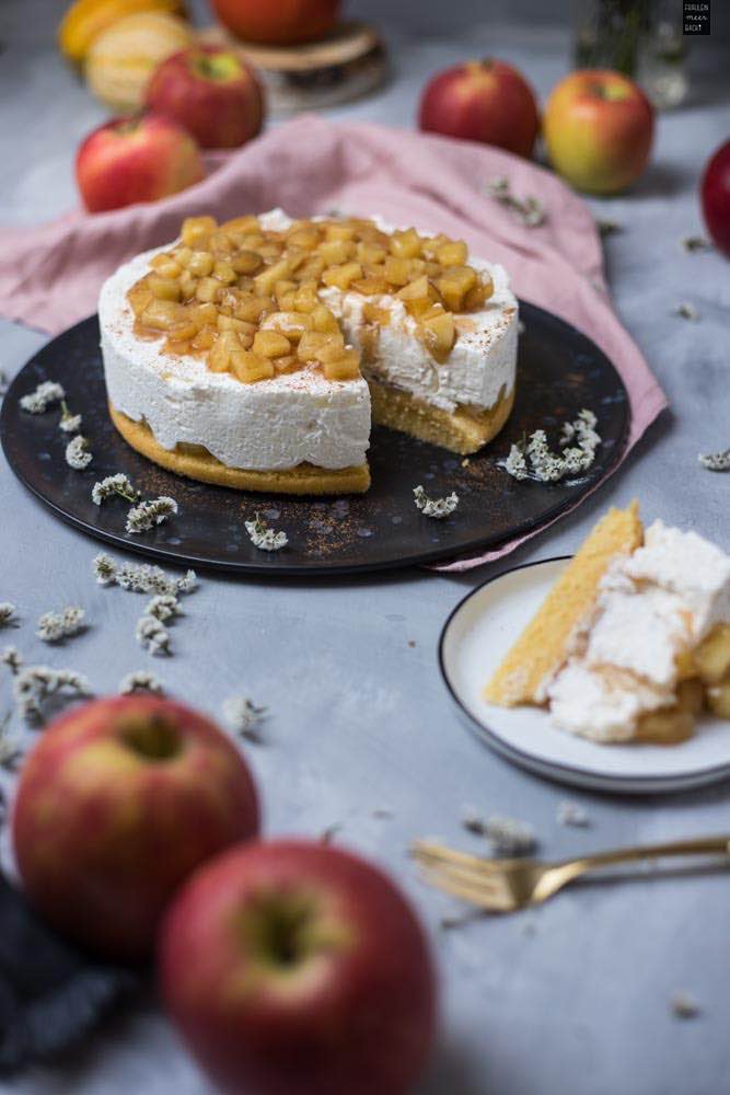 Fraeulein Meer backt Joghurttorte mit Apfelkompott