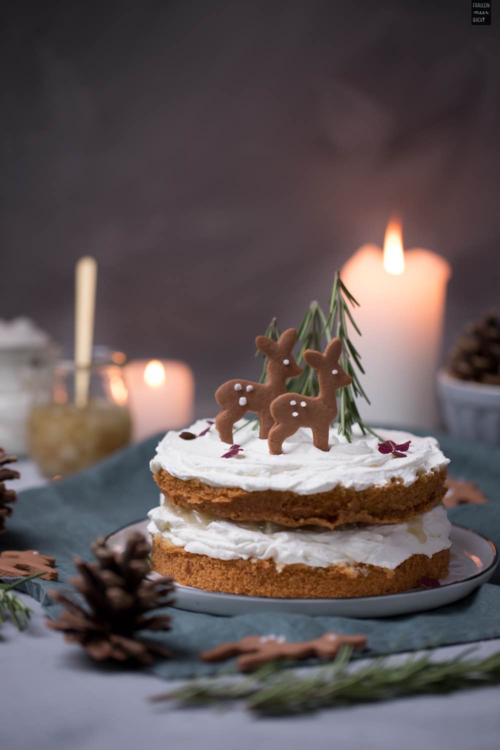 Spekulatius-Quark-Torte mit Rehen