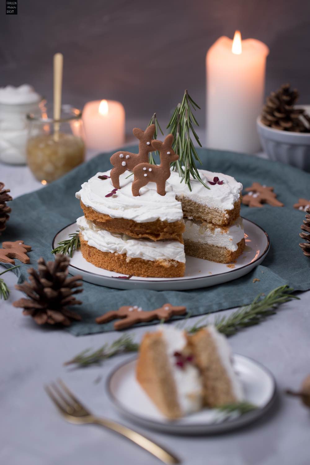 Spekulatius-Quark-Torte mit Rehen