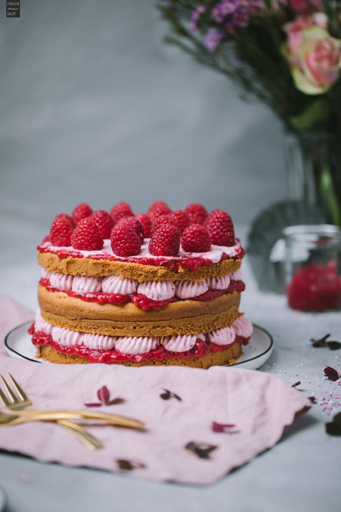 Fraeulein Meer backt Himbeer Rhabarber Torte 