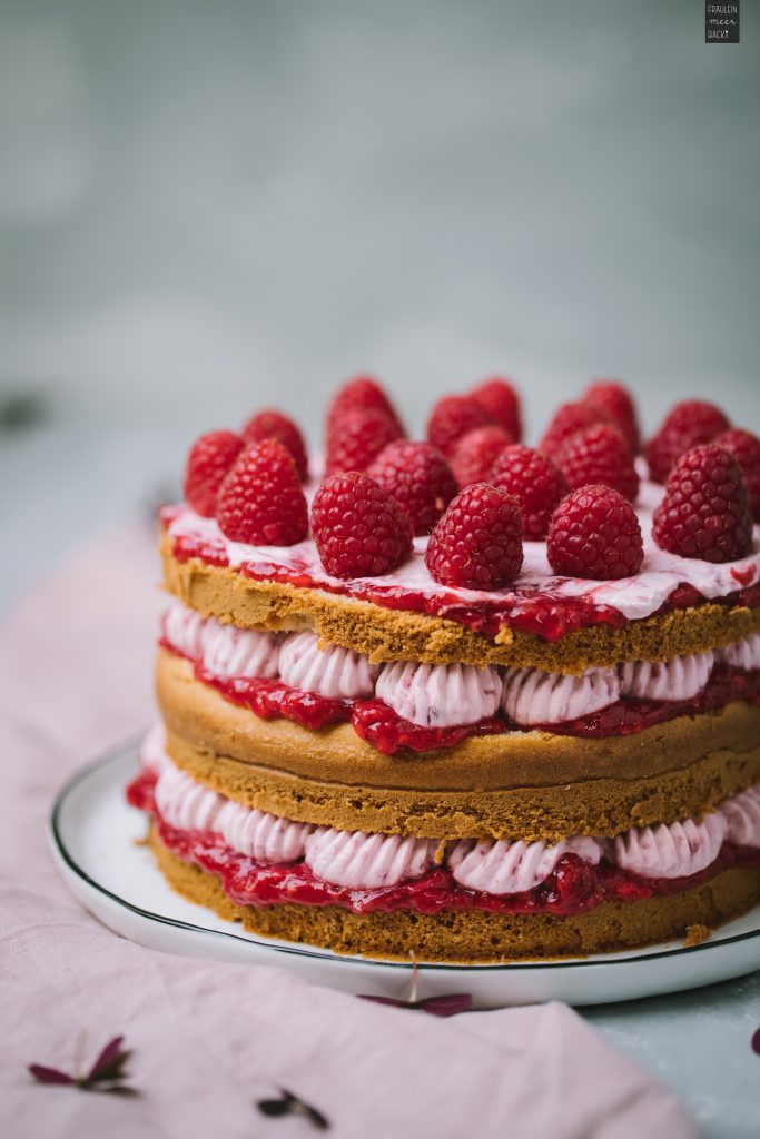 Fraeulein Meer backt Himbeer Rhabarber Torte 