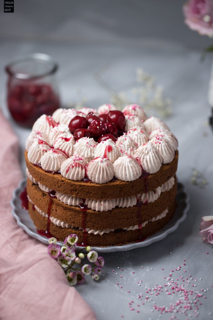 Fraeulein Meer backt Schoko Torte mit Kirschen