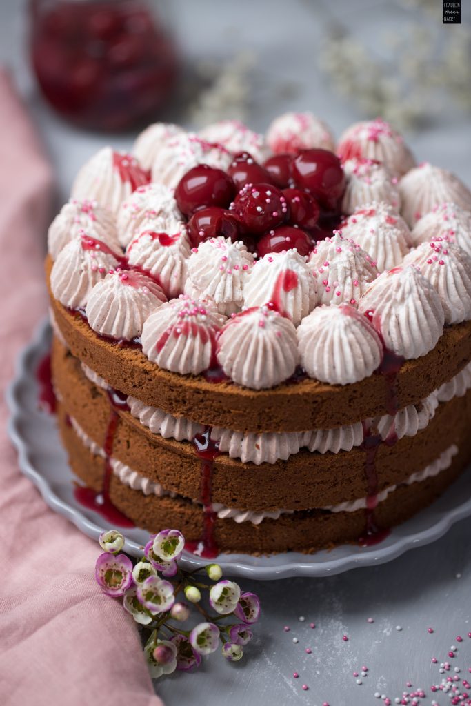 Fraeulein Meer backt Schoko Torte mit Kirschen