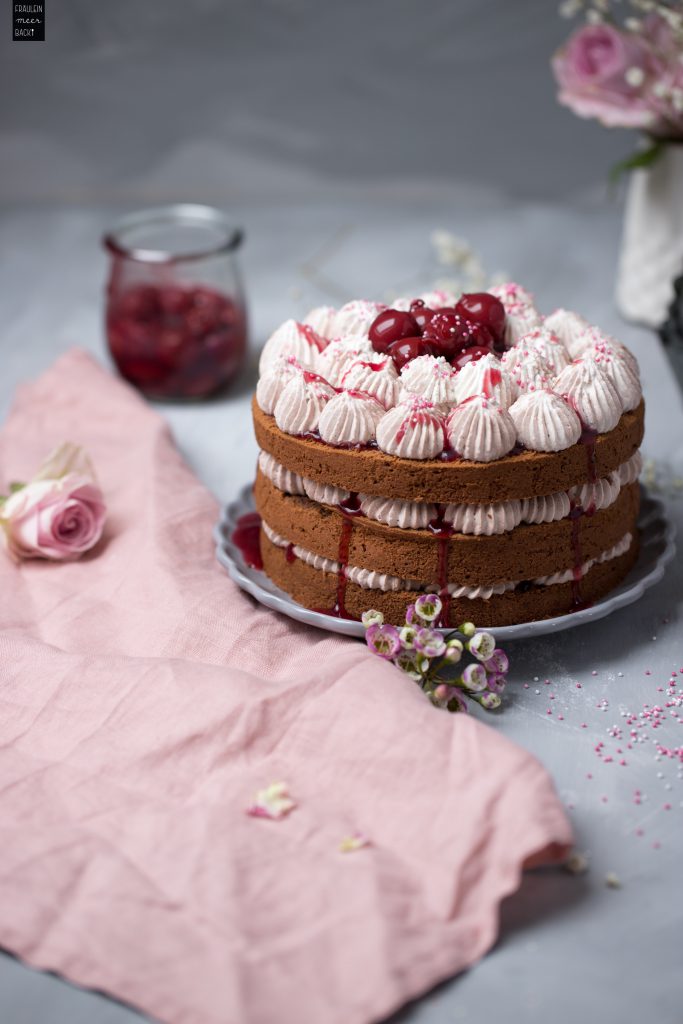 Fraeulein Meer backt Schoko Torte mit Kirschen