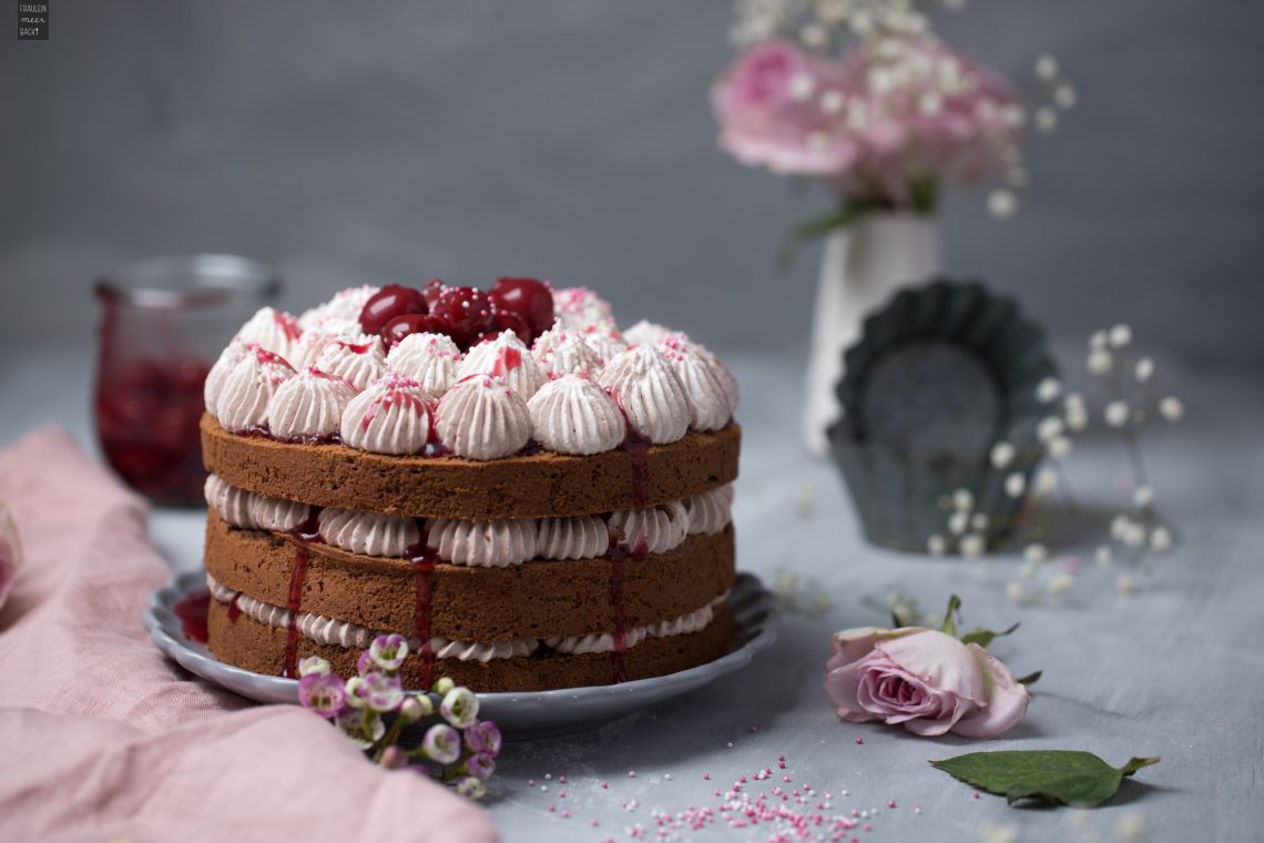 Fraeulein Meer backt Schoko Torte mit Kirschen